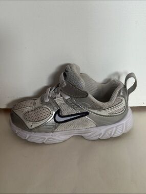 Nike Kids Silver, Violet, and White Mesh Shoes V5 RNR Sneaker Toddler Size 8
